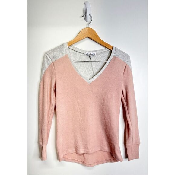 Poof New York Shirt Womens Long Sleeve V Neck Pink/Gray Size Small NWT - Picture 1 of 6
